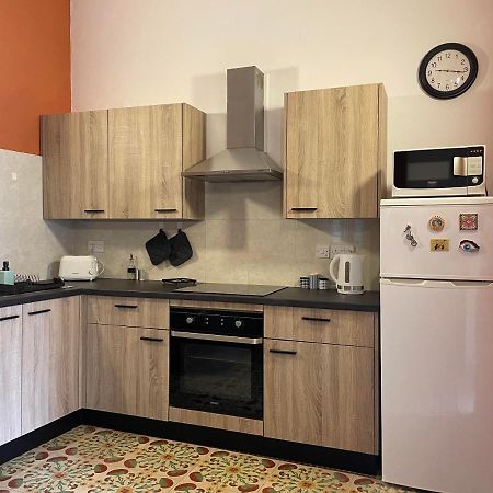 Parisio One Bedroom Maisonette In Слима Экстерьер фото
